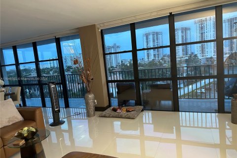 Condo in Hallandale Beach, Florida, 3 bedrooms  № 1329319 - photo 5