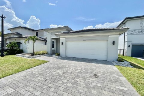 House in Miramar, Florida 3 bedrooms, 190.17 sq.m. № 1329243 - photo 2