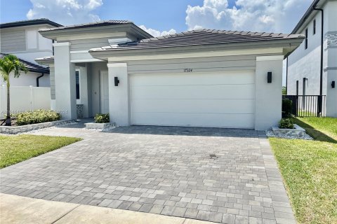 Villa ou maison à vendre à Miramar, Floride: 3 chambres, 190.17 m2 № 1329243 - photo 1