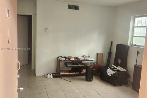 Propiedad comercial en venta en Miami, Florida № 1288823 - foto 18