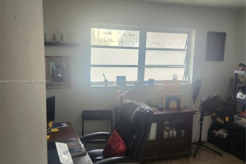 Propiedad comercial en venta en Miami, Florida № 1288823 - foto 11