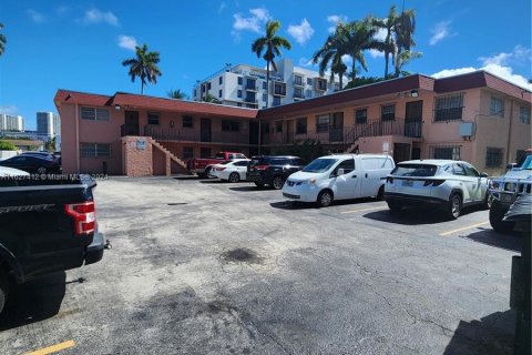 Propiedad comercial en venta en Miami, Florida № 1288823 - foto 2