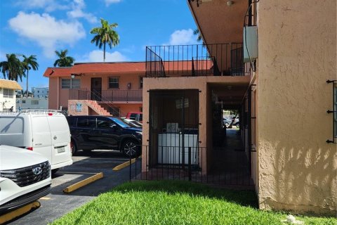 Commercial property in Miami, Florida № 1288823 - photo 6