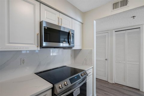 Condominio en venta en Tampa, Florida, 1 dormitorio, 58.62 m2 № 910901 - foto 9