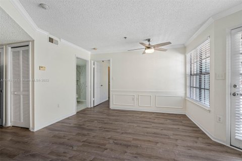 Condominio en venta en Tampa, Florida, 1 dormitorio, 58.62 m2 № 910901 - foto 17