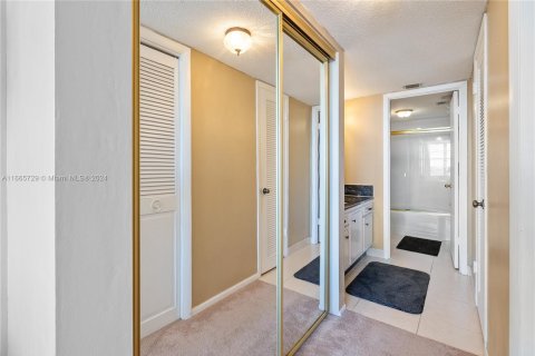 Condo in Aventura, Florida, 1 bedroom  № 1378875 - photo 17