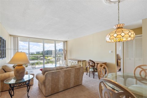 Condo in Aventura, Florida, 1 bedroom  № 1378875 - photo 9