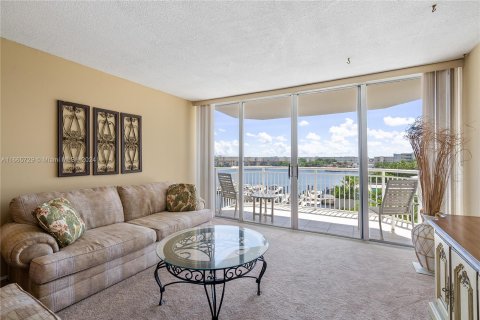 Condo in Aventura, Florida, 1 bedroom  № 1378875 - photo 7