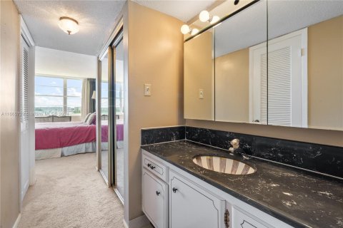 Condo in Aventura, Florida, 1 bedroom  № 1378875 - photo 14