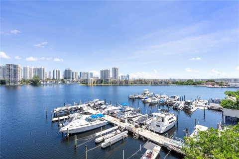 Condo in Aventura, Florida, 1 bedroom  № 1378875 - photo 4