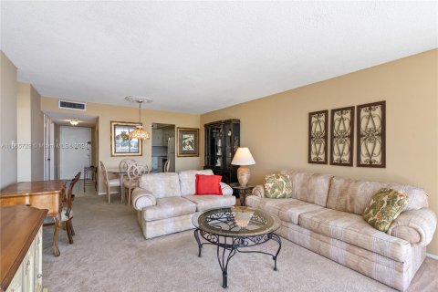 Condo in Aventura, Florida, 1 bedroom  № 1378875 - photo 6