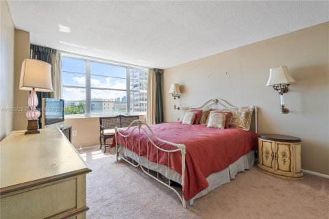 Condo in Aventura, Florida, 1 bedroom  № 1378875 - photo 13