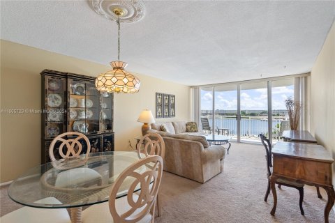 Condo in Aventura, Florida, 1 bedroom  № 1378875 - photo 8