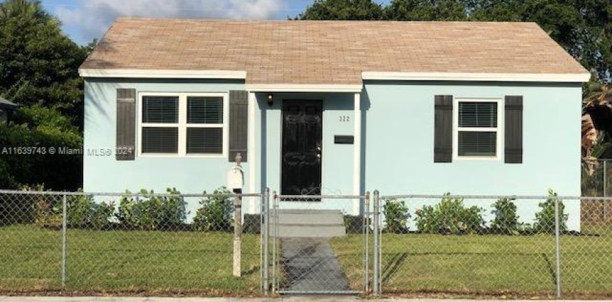 House in Lake Worth, Florida 4 bedrooms, 150.5 sq.m. № 1315921