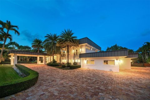 Villa ou maison à vendre à Pinecrest, Floride: 7 chambres, 619.29 m2 № 1315920 - photo 1