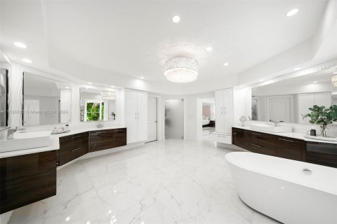 Villa ou maison à vendre à Pinecrest, Floride: 7 chambres, 619.29 m2 № 1315920 - photo 15