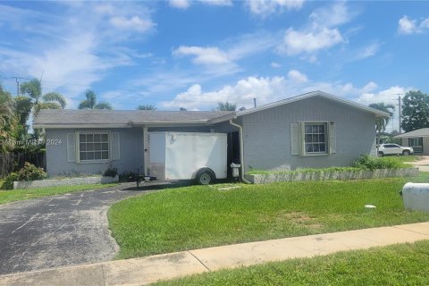 House in Sunrise, Florida 3 bedrooms, 135.08 sq.m. № 1315919 - photo 3