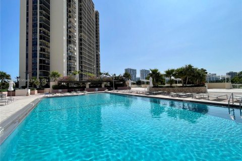 Condo in Aventura, Florida, 1 bedroom  № 1295009 - photo 16