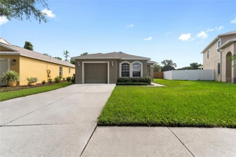 Villa ou maison à vendre à Tampa, Floride: 3 chambres, 117.34 m2 № 1339324 - photo 2