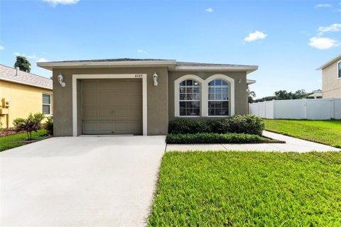 House in Tampa, Florida 3 bedrooms, 117.34 sq.m. № 1339324 - photo 1