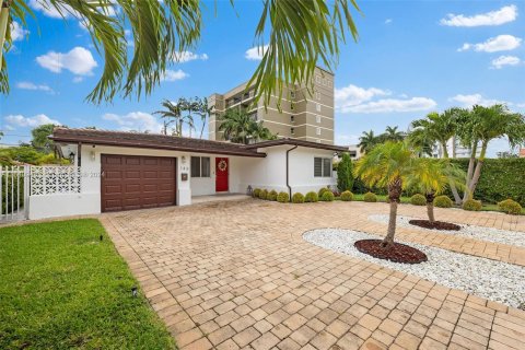 Casa en venta en Coral Gables, Florida, 3 dormitorios, 129.88 m2 № 1320612 - foto 2