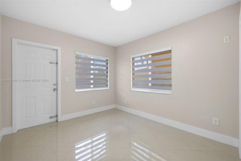 Casa en venta en Coral Gables, Florida, 3 dormitorios, 129.88 m2 № 1320612 - foto 13