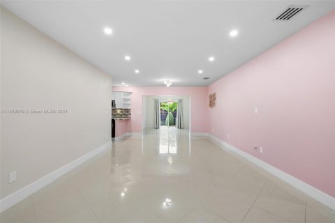 Villa ou maison à vendre à Coral Gables, Floride: 3 chambres, 129.88 m2 № 1320612 - photo 4