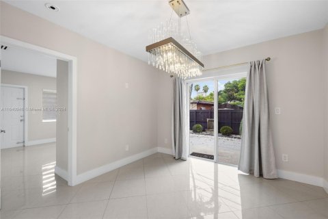 Casa en venta en Coral Gables, Florida, 3 dormitorios, 129.88 m2 № 1320612 - foto 12