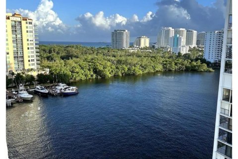 Condo in Fort Lauderdale, Florida, 1 bedroom  № 963639 - photo 13