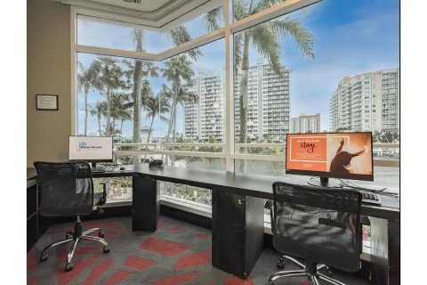 Condo in Fort Lauderdale, Florida, 1 bedroom  № 963639 - photo 2