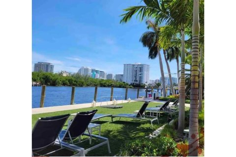 Condo in Fort Lauderdale, Florida, 1 bedroom  № 963639 - photo 15