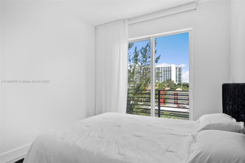 Condo in Fort Lauderdale, Florida, 3 bedrooms in GALLERIA VILLAGES  № 505536 - photo 23