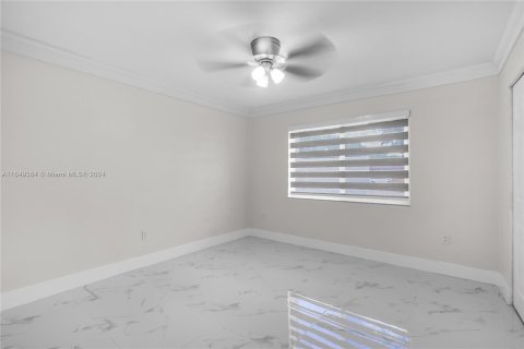 Villa ou maison à vendre à Miami Gardens, Floride: 2 chambres, 111.48 m2 № 1332321 - photo 15