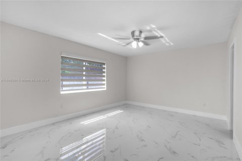 Villa ou maison à vendre à Miami Gardens, Floride: 2 chambres, 111.48 m2 № 1332321 - photo 19