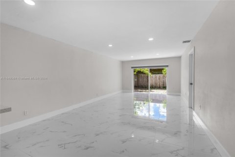 Villa ou maison à vendre à Miami Gardens, Floride: 2 chambres, 111.48 m2 № 1332321 - photo 3