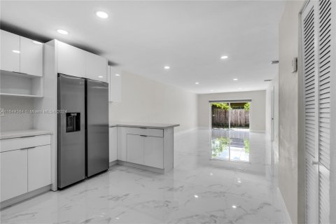 Villa ou maison à vendre à Miami Gardens, Floride: 2 chambres, 111.48 m2 № 1332321 - photo 2