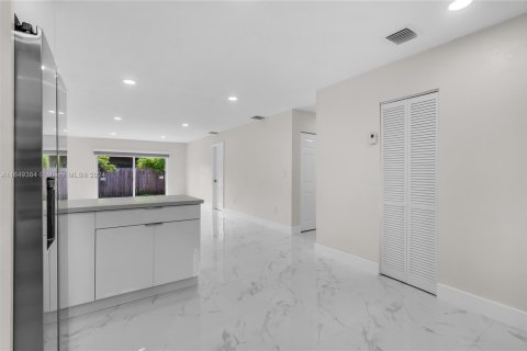 Villa ou maison à vendre à Miami Gardens, Floride: 2 chambres, 111.48 m2 № 1332321 - photo 11