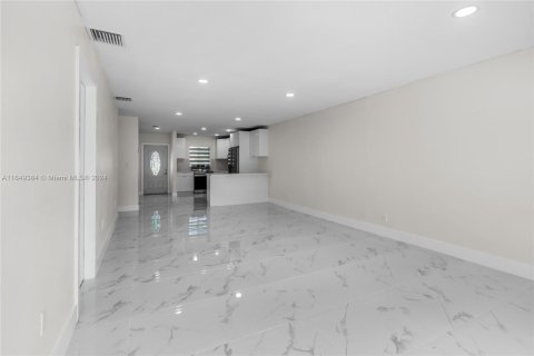 Villa ou maison à vendre à Miami Gardens, Floride: 2 chambres, 111.48 m2 № 1332321 - photo 5