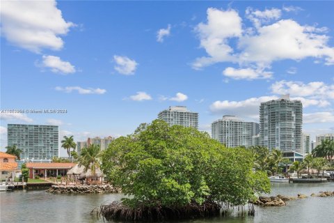 Touwnhouse à vendre à Sunny Isles Beach, Floride: 3 chambres, 220.18 m2 № 1332769 - photo 24