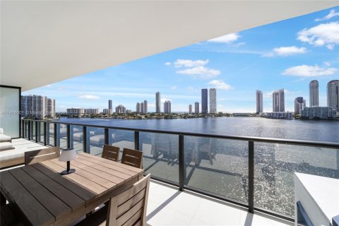Condominio en venta en Aventura, Florida, 3 dormitorios, 276.76 m2 № 727950 - foto 11