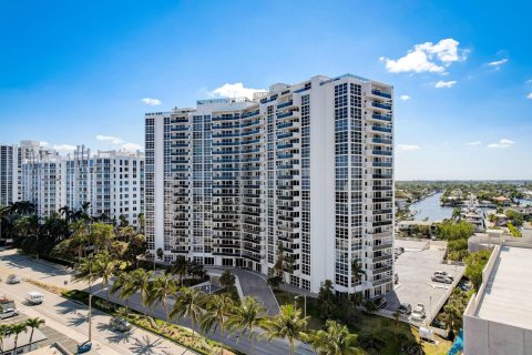 Condo in Fort Lauderdale, Florida, 2 bedrooms  № 1127917 - photo 3