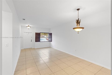 Townhouse in Homestead, Florida 4 bedrooms, 171.5 sq.m. № 1328277 - photo 12