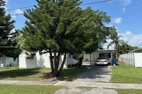 Casa en venta en Margate, Florida, 3 dormitorios, 153.85 m2 № 1329508 - foto 1