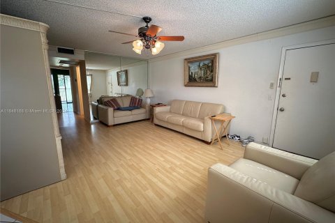 Condo in Pembroke Pines, Florida, 2 bedrooms  № 1329504 - photo 4