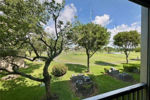 Condo in Pembroke Pines, Florida, 2 bedrooms  № 1329504 - photo 10