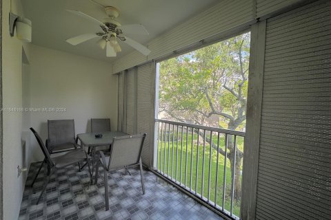 Condo in Pembroke Pines, Florida, 2 bedrooms  № 1329504 - photo 9