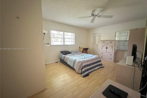 Condo in Pembroke Pines, Florida, 2 bedrooms  № 1329504 - photo 7