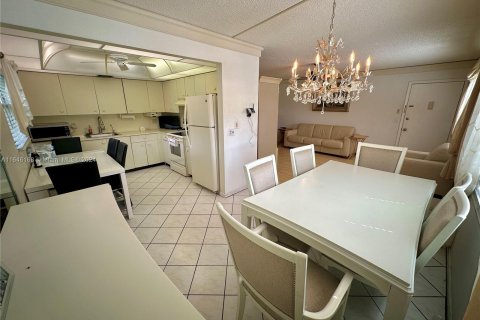 Condo in Pembroke Pines, Florida, 2 bedrooms  № 1329504 - photo 3