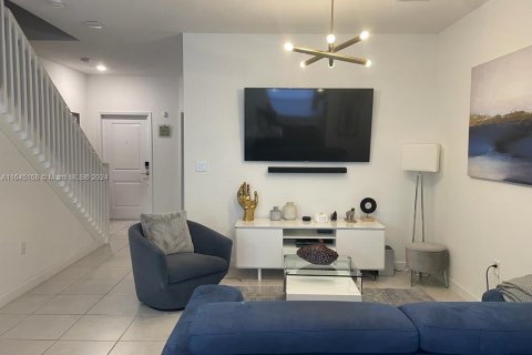 Adosado en venta en Miami, Florida, 3 dormitorios, 122.63 m2 № 1328106 - foto 10