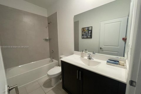 Townhouse in Miami, Florida 3 bedrooms, 122.63 sq.m. № 1328106 - photo 12